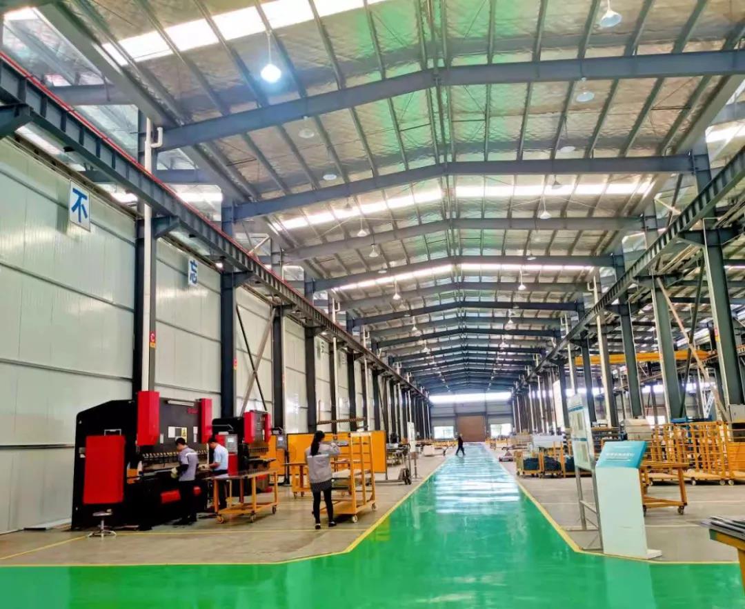 【Uwin电竞-Uwin电竞(中国)-
湖南生产基地】热火朝天生产忙，高质高效产精品！​